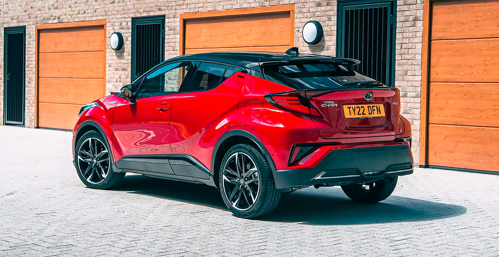 Toyota C-HR Hybrid — это HEV
