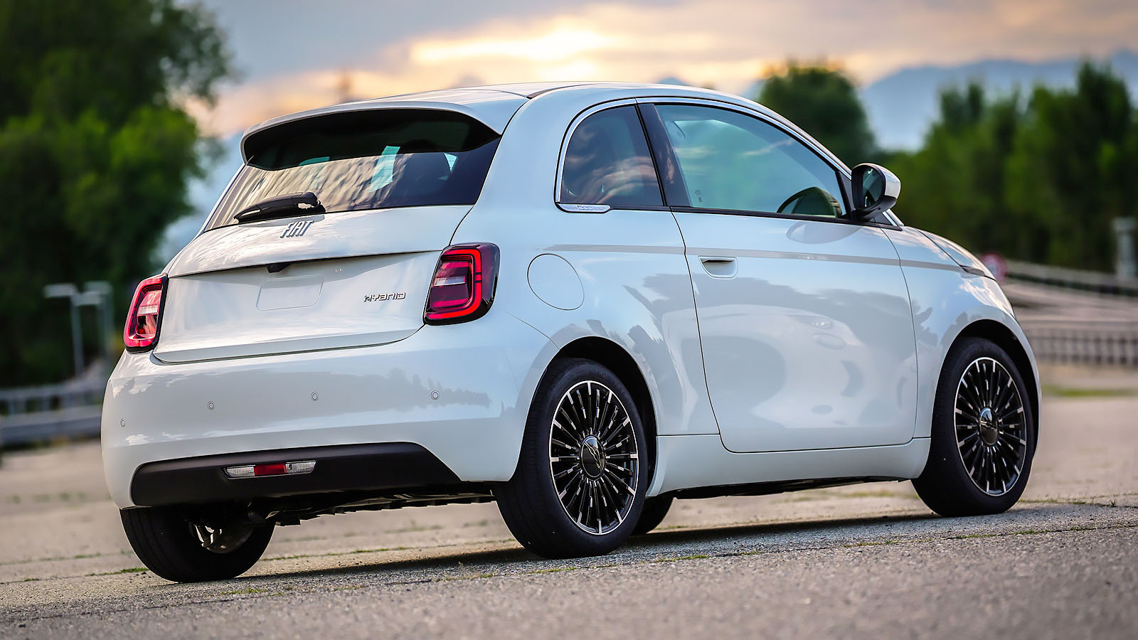 Новый бензиновый Fiat 500