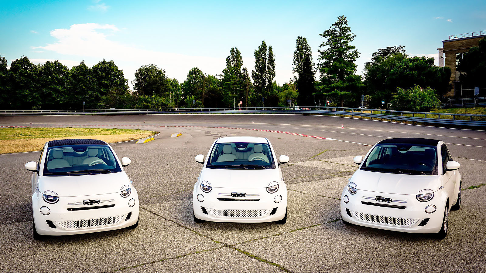 Новый бензиновый Fiat 500