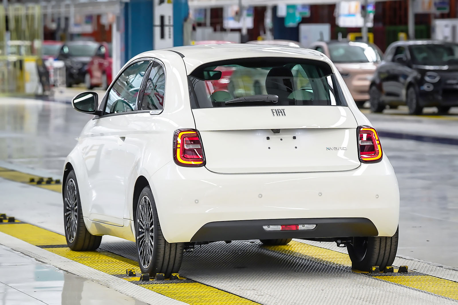 Новый бензиновый Fiat 500
