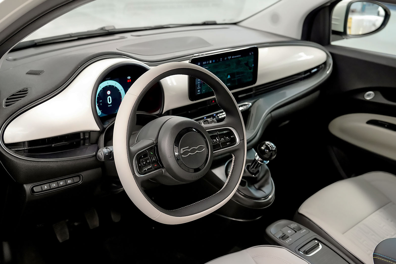 Новый бензиновый Fiat 500