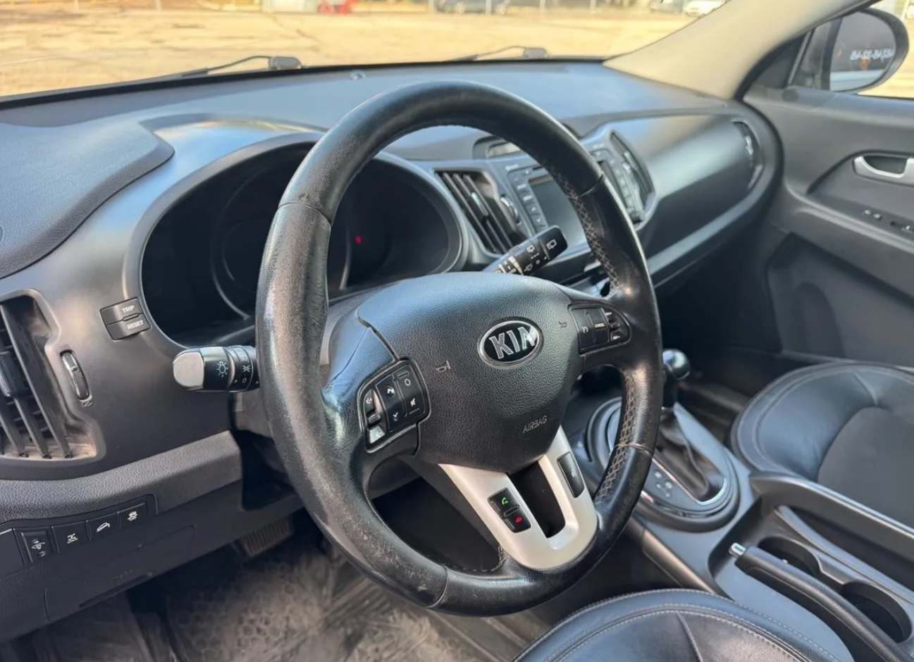 Kia Sportage 3 фото руля и торпедо