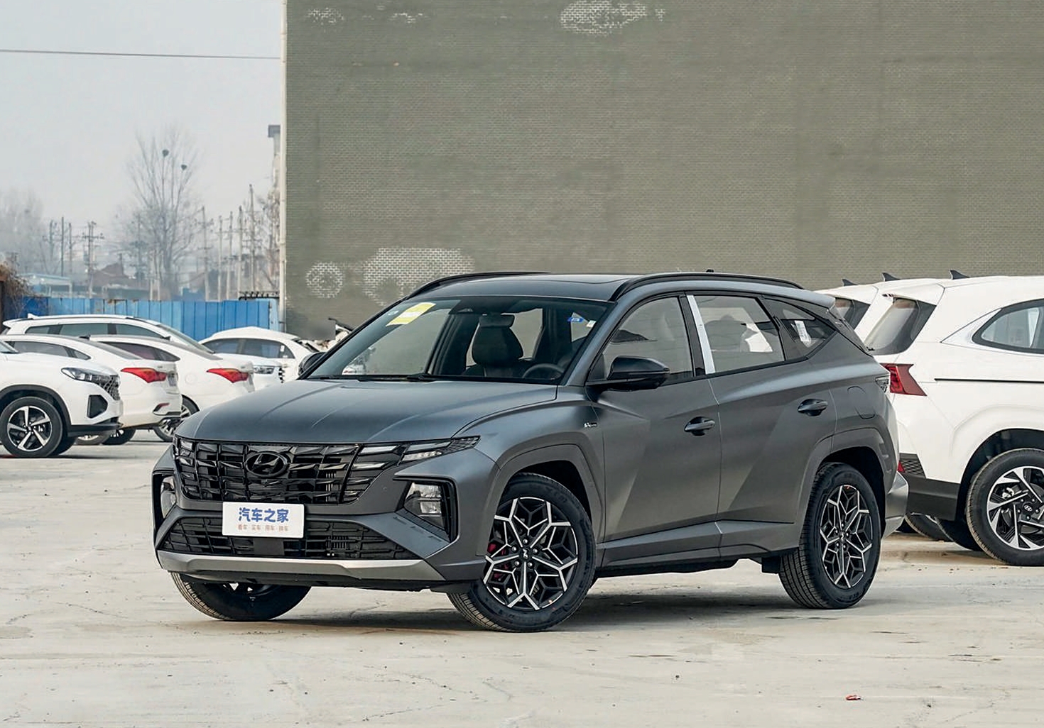 Hyundai Tucson GLS фото с угла