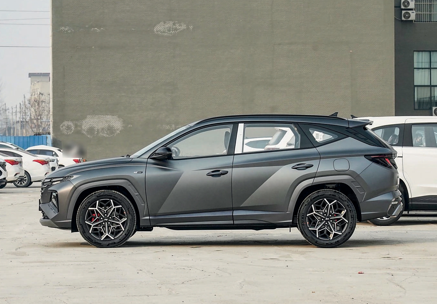 Hyundai Tucson GLS фото сбоку