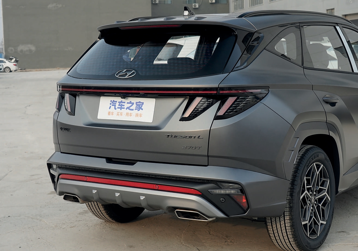 Hyundai Tucson GLS фото задняя дверь, фары, задний бампер