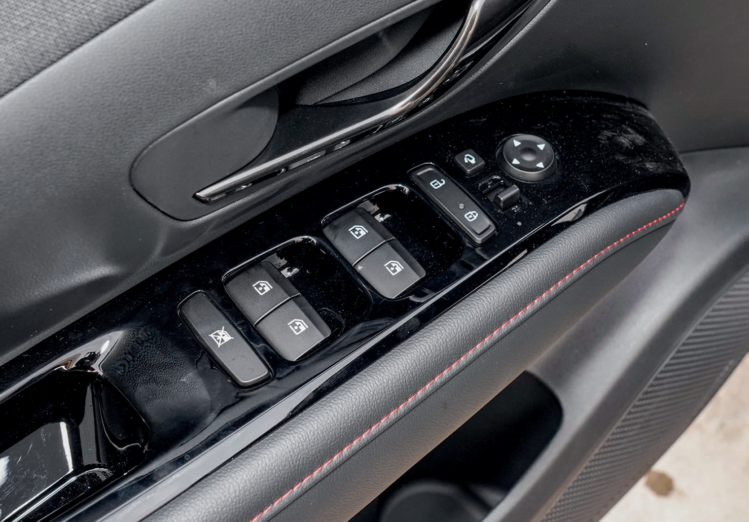 Hyundai Tucson GLS фото блока управления стекол водителя
