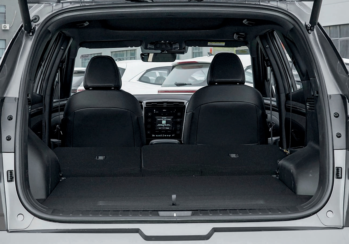 Hyundai Tucson GLS фото открытого багажника