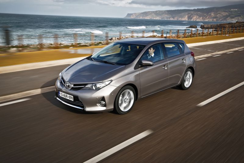 Toyota Auris II 1.4 D-4D (90 Hp) Automatic /2012, 2013, 2014, 2015/  Specs - фото