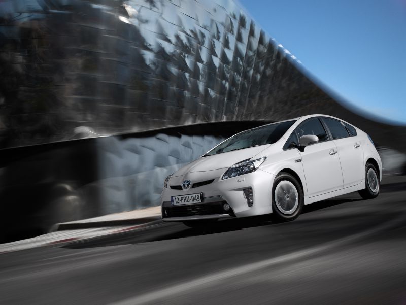 Toyota Prius III (ZVW30) 1.8 (136 Hp) Plug-in Hybrid e-CVT /2012, 2013, 2014, 2015/  Specs - фото