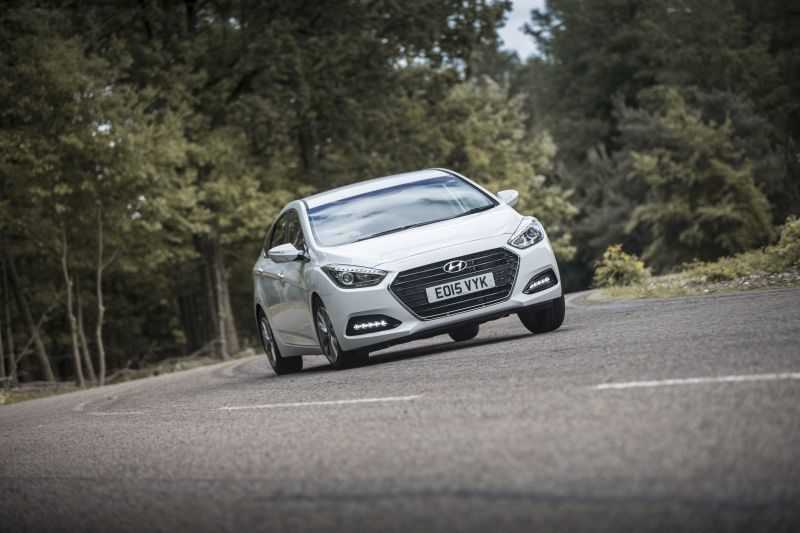 Hyundai i40 Седан (facelift 2015) 1.7 CRD1 (115 Hp) | Технические характеристики, Расход топлива, Размеры - фото
