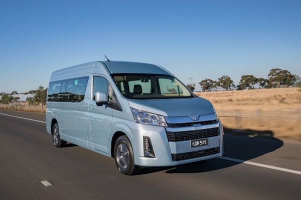 Toyota HiAce VI (H300) Commuter L2H2 2.8 D-4D (163 Hp) Automatic /2019, 2020, 2021, 2022, 2023, 2024, 2025/  Specs - фото