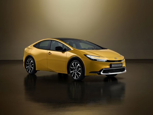 Toyota Prius V (XW60) 2.0 (223 Hp) Plug-in Hybrid e-CVT /2023, 2024, 2025/  Specs - фото