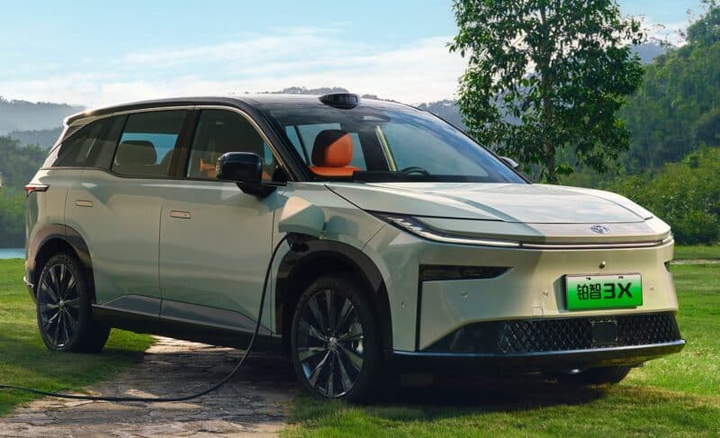 Всеэлектрический внедорожник Toyota Bz3x запустил 15 100 долларов США, его 65% китайцы - фото