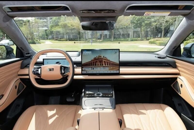 Седан Geely Galaxy Starshine 8 PHEV с G-Pilot открывает предварительную продажу, начиная с 19000 долларов США - фото