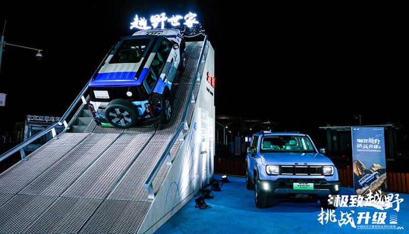 BAIC BJ40E EREV с диапазоном 1200 км, установленным в Китае 7 апреля - фото