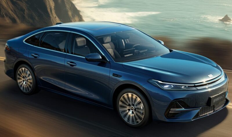 Geely Galaxy A7 EM-I среднего размера гибридные глаза Q4 запуск - фото