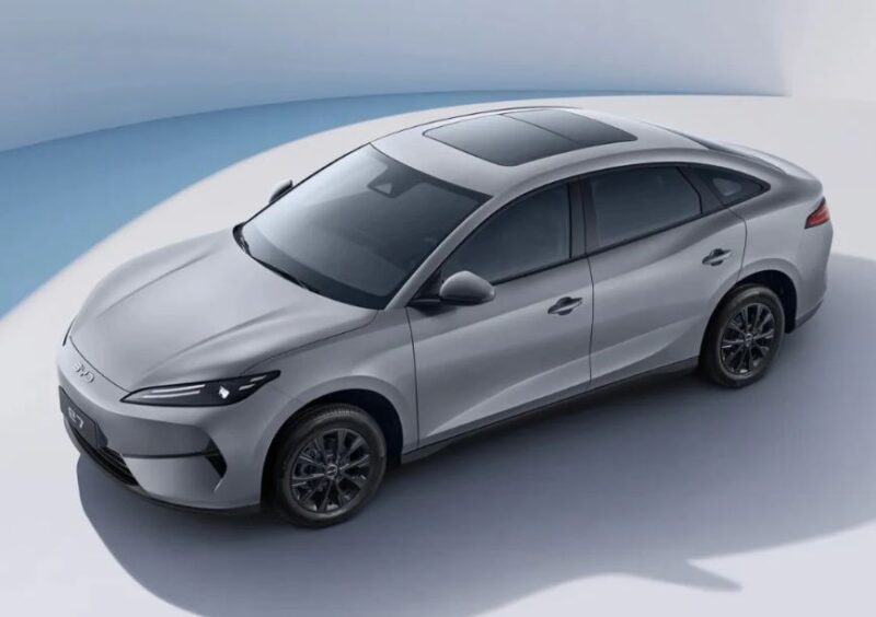 Седан BYD E7 EV с 450 км, выпущенным на уровне 14 400 долларов США в Китае - фото