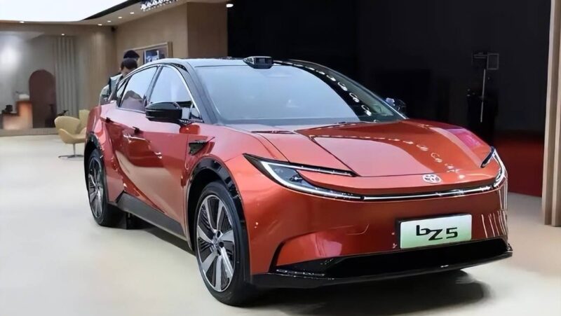 Toyota запускает BZ5 SUV EV в Китае, с трансмиссией и батареей от BYD - фото