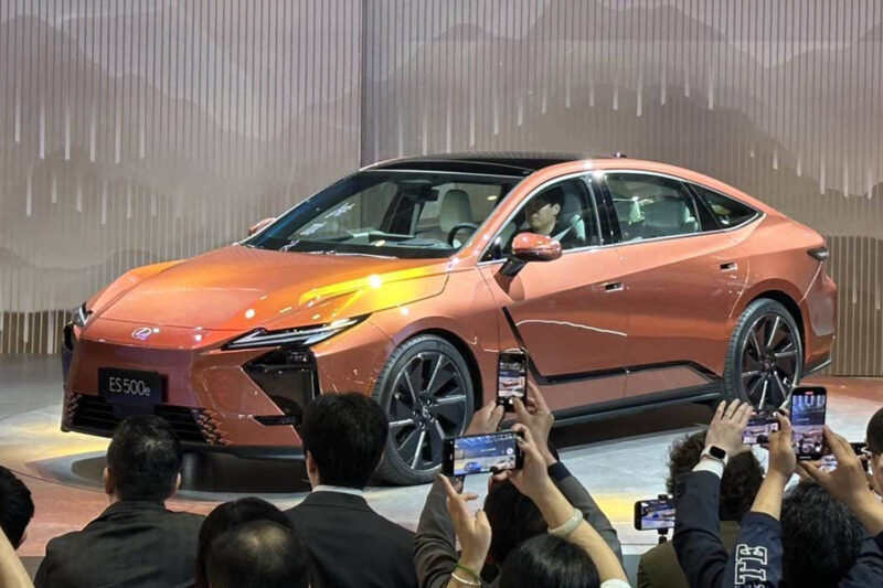 Новый Lexus es EV дебютирует в 2025 году в Шанхайском автосалоне. - фото
