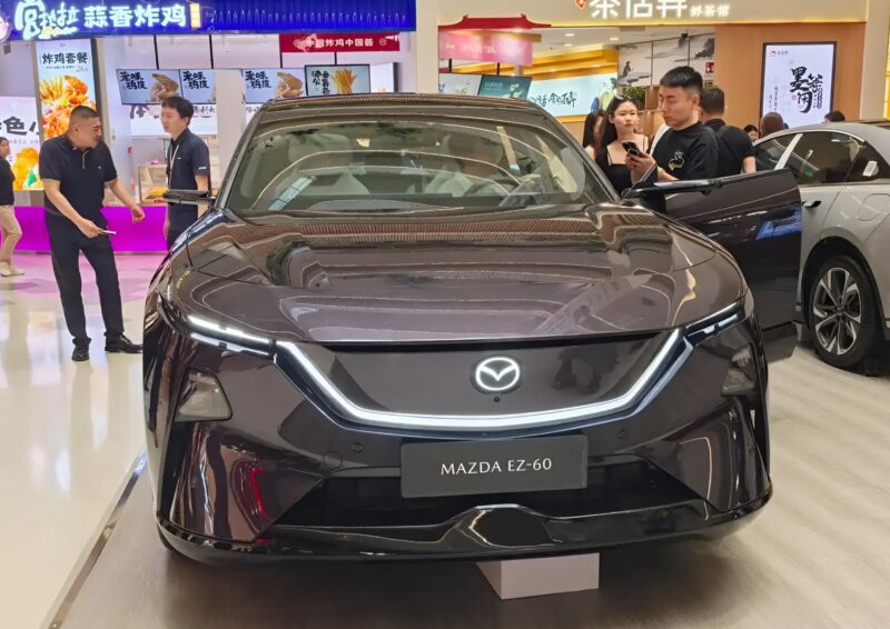 Внедорожник Mazda EZ-60 прибывает в китайские выставочные залы - фото