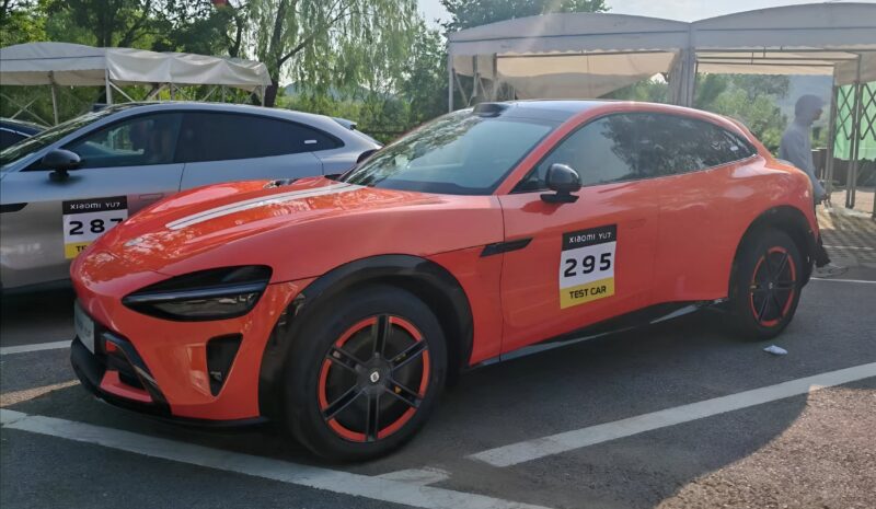 Xiaomi Yu7 в лаво -оранжевом пятнах, вызовы модели Y с диапазоном 835 км - фото
