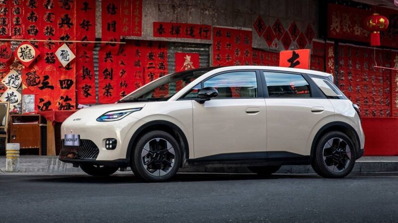 BYD превосходит Toyota в заказе на автосалоне в Бангкоке - фото