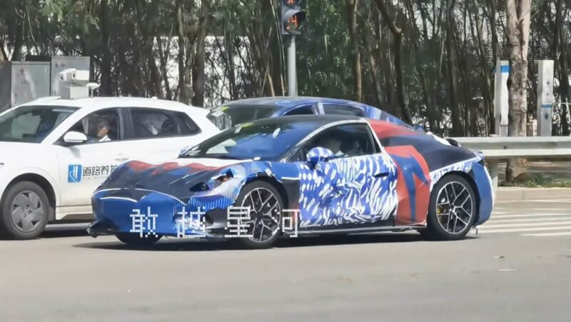 Denza Sports Car появляется в ближайшей производственной форме в последних шпионских снимках - фото