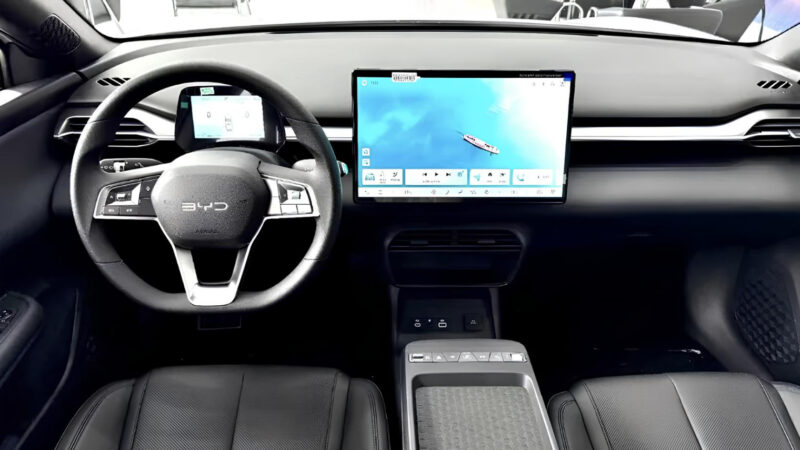 Седан Byd E7 EV достиг дилеров в Китае, раскрывая интерьер - фото