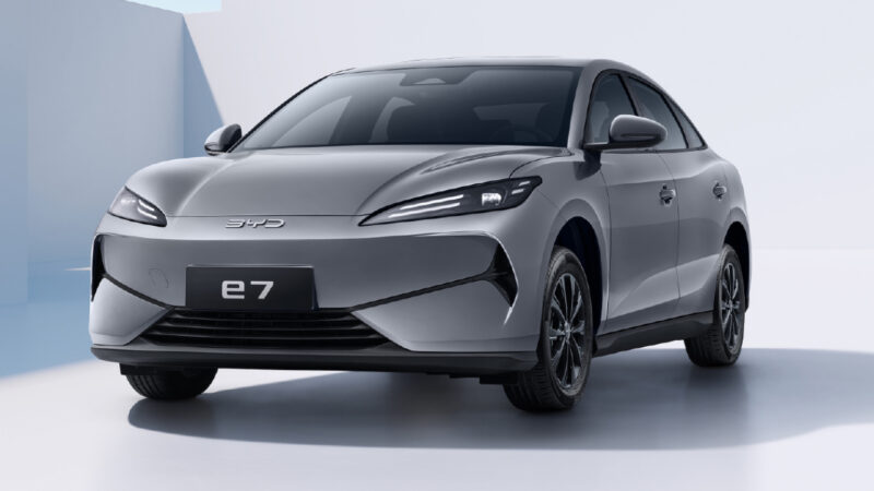 Byd E7 Sedan Breaks Covers в Китае как доступный EV для такси - фото