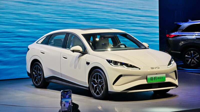 BYD SEAL 06 EV Электрический седан, запущенный в Китае, за 15 270 долларов США - фото