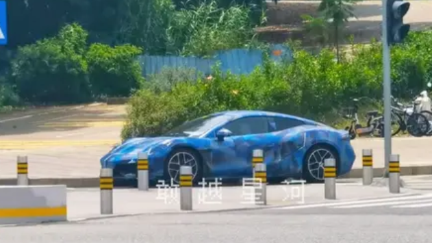 Производственная версия Denza Z Spotted с дизайном Porsche 911-esque - фото
