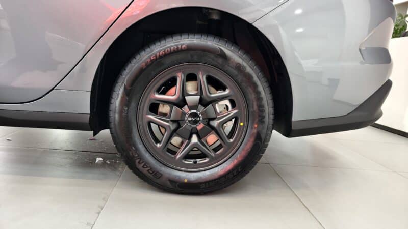 Воскресный Китай Драйв | Byd Seal 05 DM-I: Доступный гибридный седан с Божьими глазами ADAS - фото