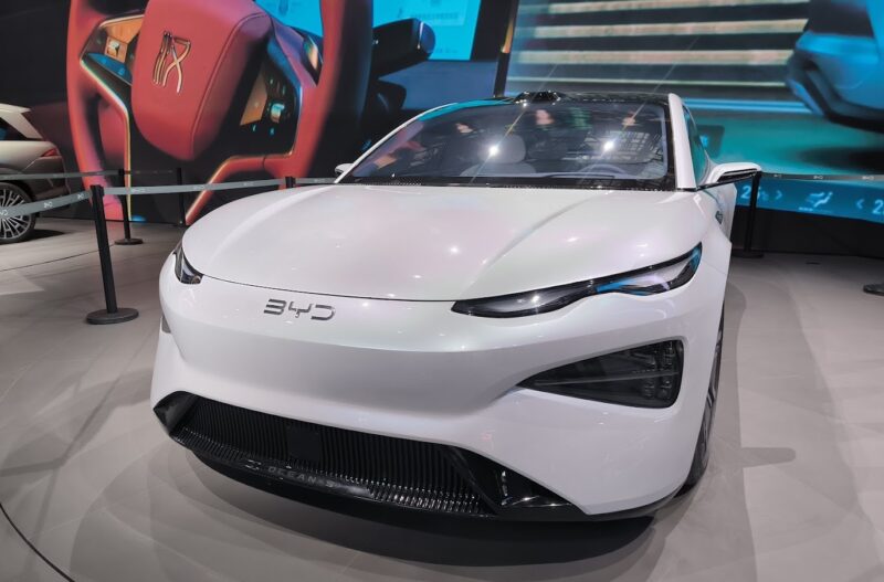 BYD продает 377 628 пассажирских автомобилей в июне, экспорт RUGE 230% - фото