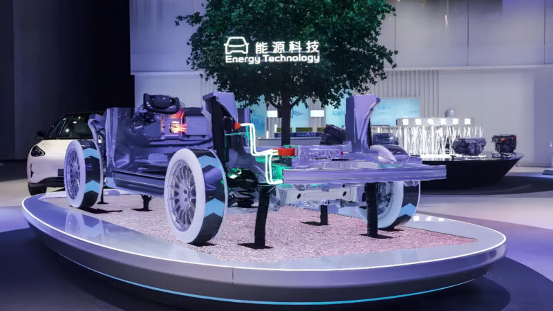 Lynk и Co 10 EM-Pluc-модульный гибридный 5-метровый седан для запуска в H2 2025 в Китае - фото