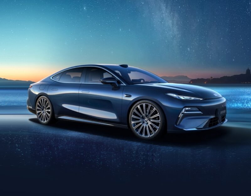 Седан Geely Galaxy Starshine 8 PHEV с G-Pilot открывает предварительную продажу, начиная с 19000 долларов США - фото