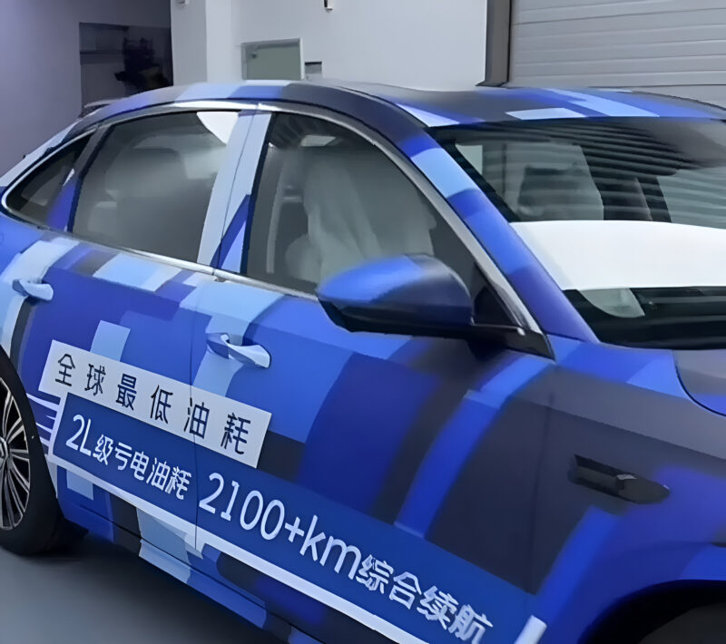 Шпионские снимки показывают гибридный седан Geely от 2100 км - один из четырех NEV, появившихся в 2025 году. - фото