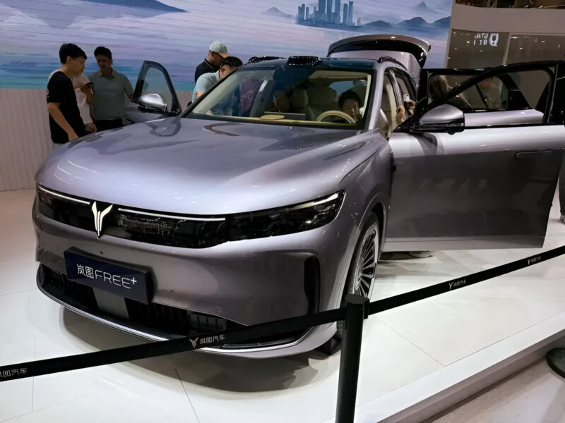 2025 Auto Show Greater Bay: Xiaomi Yu7, Maextro S800 и Yangwang U8L Зайдите в центр центральной сцены - фото