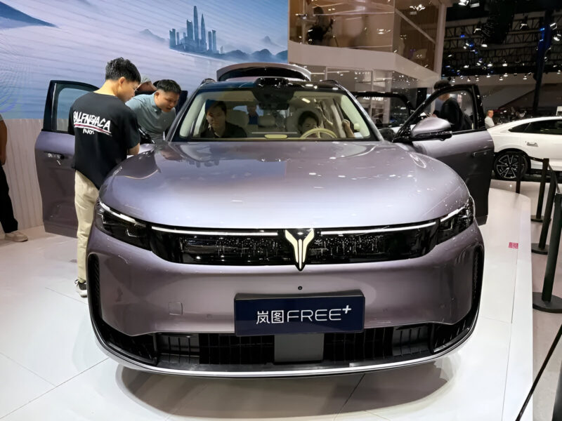 2025 Auto Show Greater Bay: Xiaomi Yu7, Maextro S800 и Yangwang U8L Зайдите в центр центральной сцены - фото