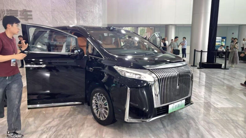 GWM запустил роскошную плагинскую гибридную серию MPV под брендом WEY - фото